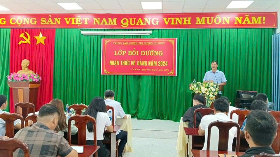 BẾ MẠC LỚP NHẬN THỨC VỀ ĐẢNG KHÓA IV, NĂM 2024